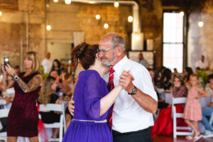 parents dancing wedding photography in circleville ohio