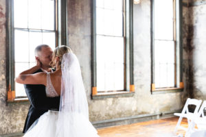 bride and groom first look kiss wedding photography in circleville ohio