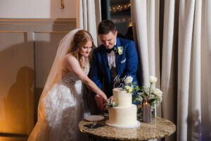 cake cutting mohican castle ohio wedding